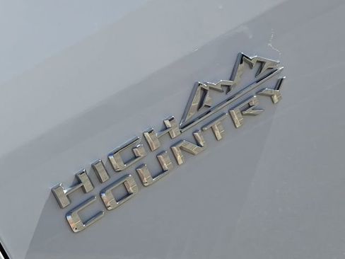 Used 2023 Chevrolet Traverse High Country image 11