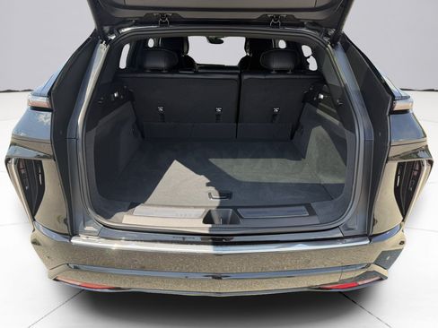 Used 2025 Cadillac Lyriq Luxury AWD/4WD image 17