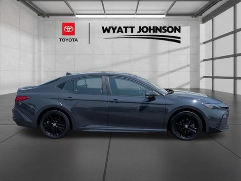 Used 2025 Toyota Camry SE FWD image 6