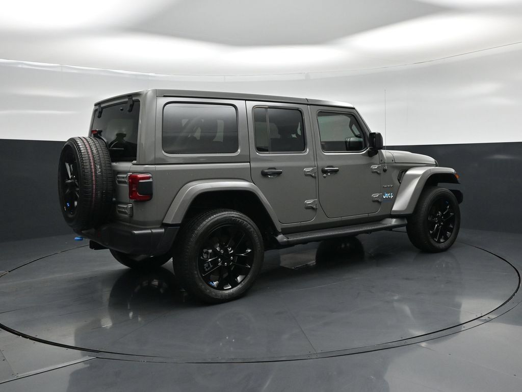Used 2023 Jeep Wrangler Unlimited Sahara w/ Cold Weather Group AWD/4WD image 24