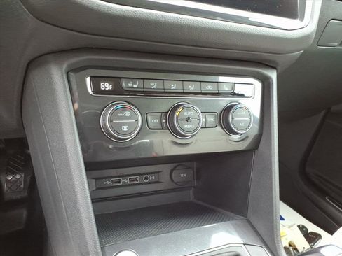 Used 2019 Volkswagen Tiguan SEL Premium image 19
