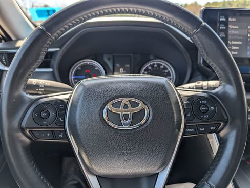 Used 2021 Toyota Venza LE w/ Carpet Mat Package (TMS) AWD/4WD image 25