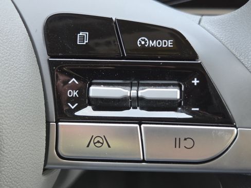 Used 2023 Hyundai Elantra SEL FWD image 10