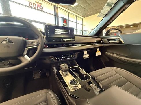 New 2026 Mitsubishi Outlander AWD image 16