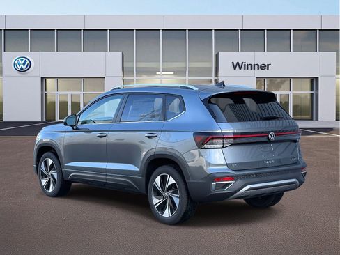 New 2026 Volkswagen Taos SE image 3