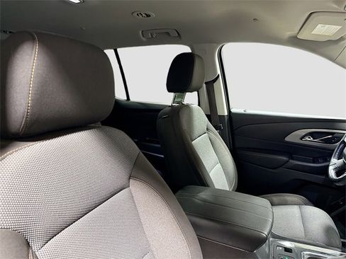 Used 2021 Chevrolet Traverse LT image 31