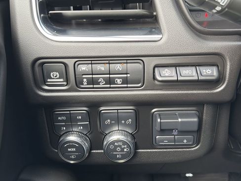 Used 2024 GMC Yukon AT4 w/ AT4 Premium Plus Package AWD/4WD image 11