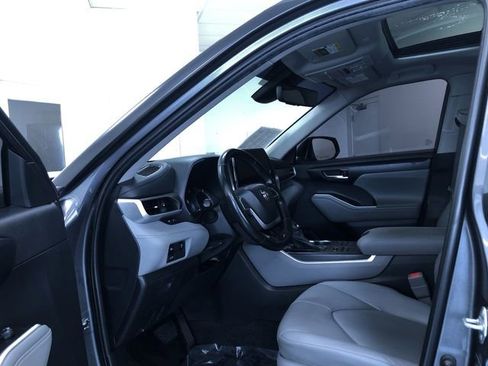 Certified 2023 Toyota Highlander XLE image 11