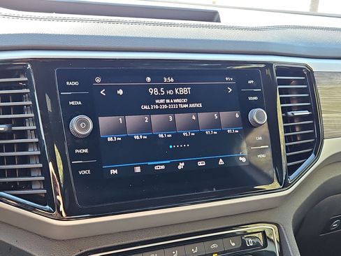 Used 2023 Volkswagen Atlas Cross Sport SE image 17