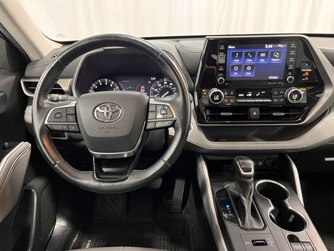 Used 2020 Toyota Highlander XLE AWD/4WD image 6