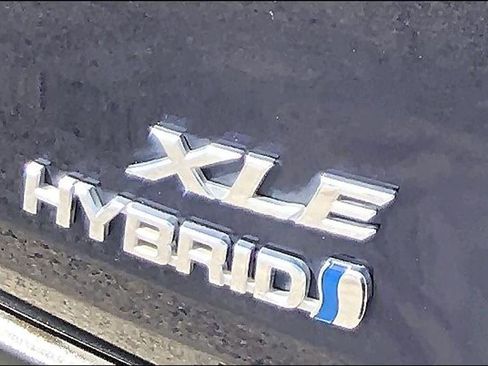 Used 2023 Toyota Sienna XLE w/ XLE Plus Package FWD image 30