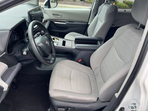 Certified 2023 Toyota Sienna LE FWD image 13