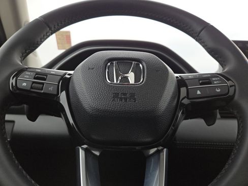 Used 2025 Honda Pilot Touring image 29