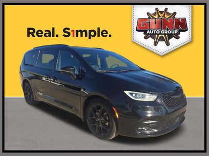 Used 2025 Chrysler Pacifica Limited