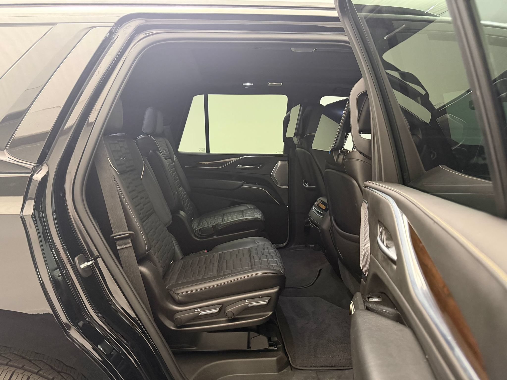 Used 2021 Cadillac Escalade Sport Platinum AWD/4WD image 33