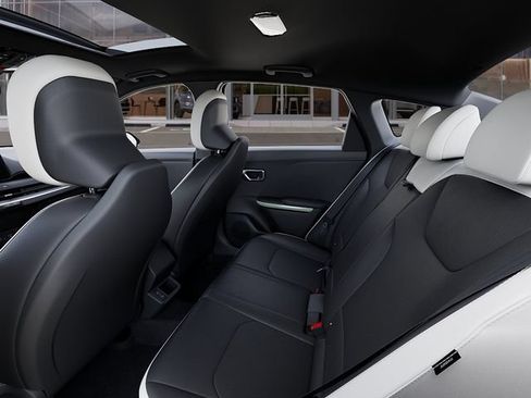 New 2026 Kia K4 GT-Line w/ GT-Line Premium Package FWD image 18