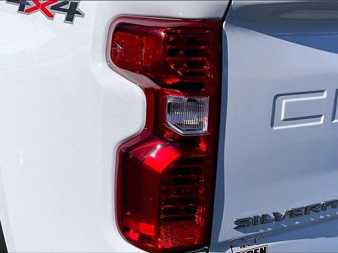 Used 2025 Chevrolet Silverado 2500 LT w/ Convenience Package image 24