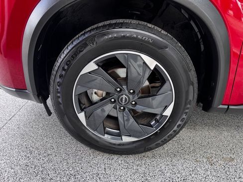 Used 2025 Nissan Rogue SV AWD/4WD image 9