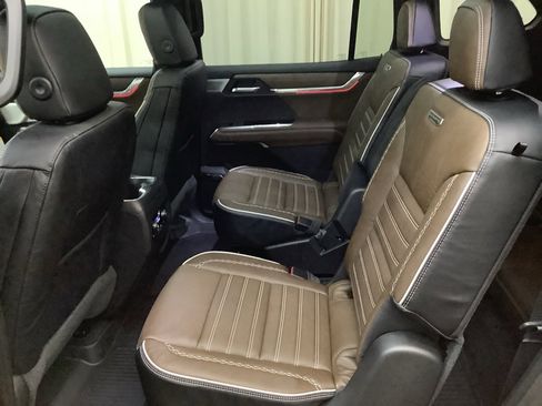 New 2026 GMC Acadia Denali Ultimate w/ LPO, All-Weather Package image 29