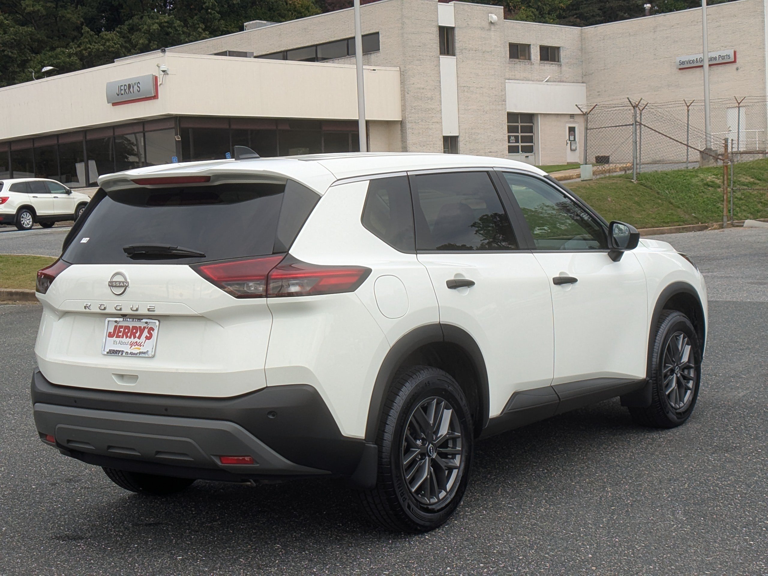 Used 2023 Nissan Rogue S FWD image 9