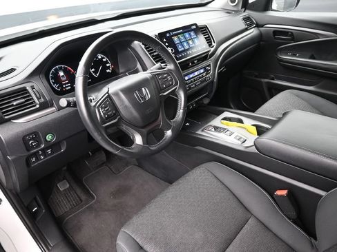 Used 2025 Honda Ridgeline Sport image 22