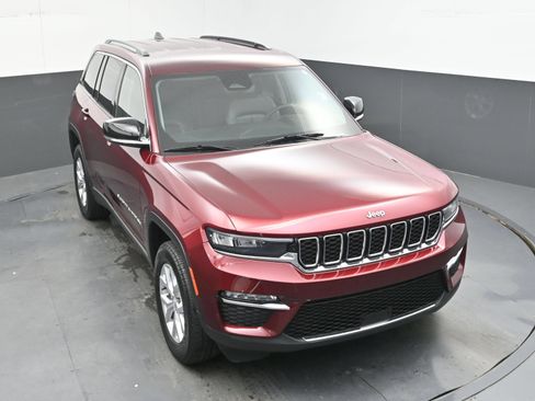 Used 2023 Jeep Grand Cherokee Limited AWD/4WD image 33