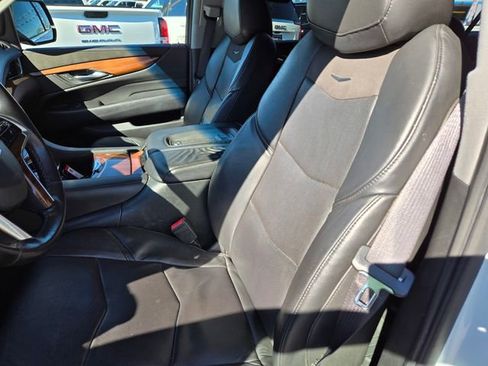 Used 2016 Cadillac Escalade ESV Luxury image 15