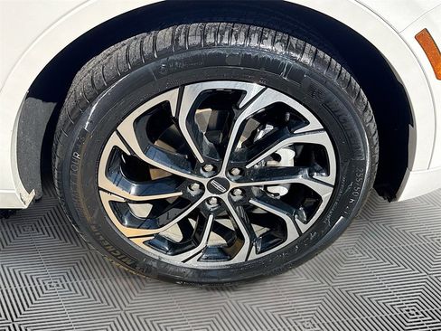 Used 2024 Lincoln Nautilus Reserve image 33