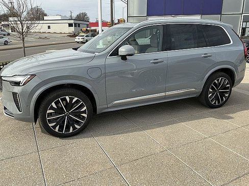 New 2026 Volvo XC90 T8 Plus w/ Protection Package Premier AWD/4WD image 11