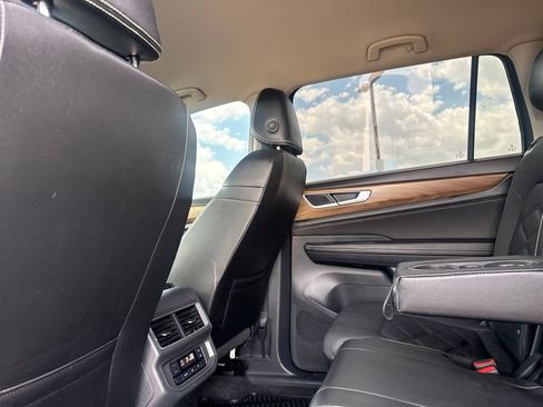 Used 2024 Volkswagen Atlas SE FWD image 36