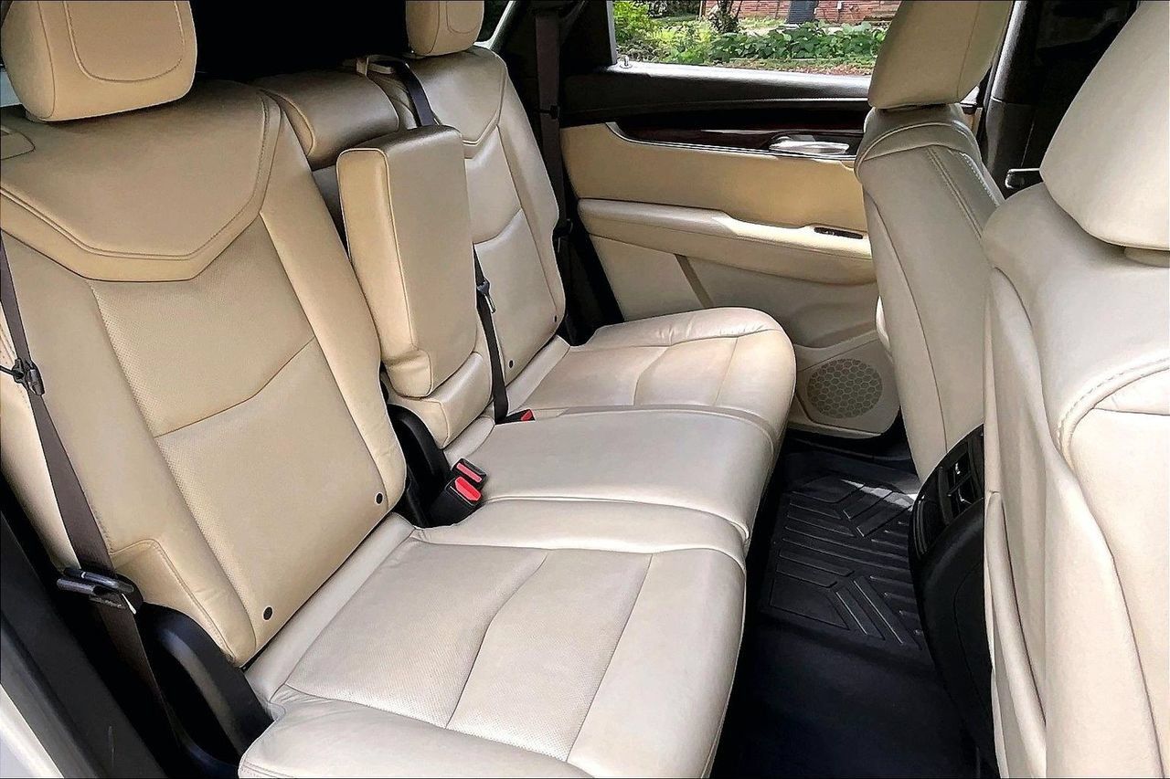 Used 2017 Cadillac XT5 Luxury w/ Driver Awareness Package FWD image 22