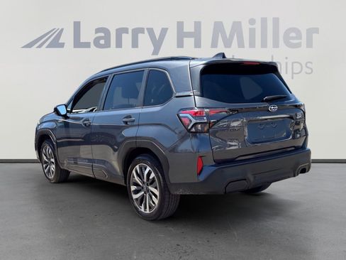 Used 2025 Subaru Forester Touring image 3