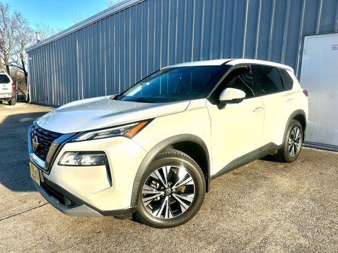 Used 2021 Nissan Rogue SV image 1