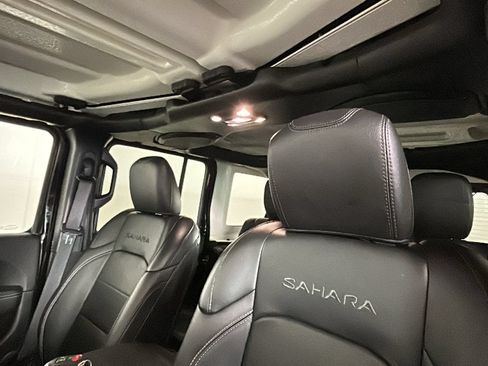 Used 2023 Jeep Wrangler Unlimited Sahara w/ Cold Weather Group AWD/4WD image 14