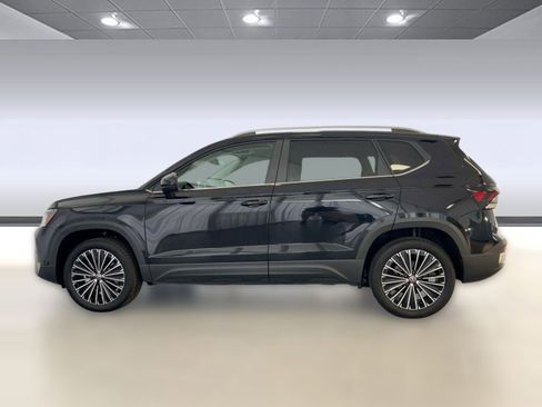 New 2026 Volkswagen Taos SE image 2