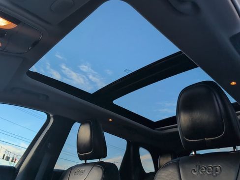 Used 2022 Jeep Cherokee Limited image 22