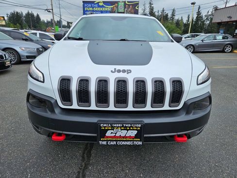 Used 2018 Jeep Cherokee Trailhawk AWD/4WD image 2