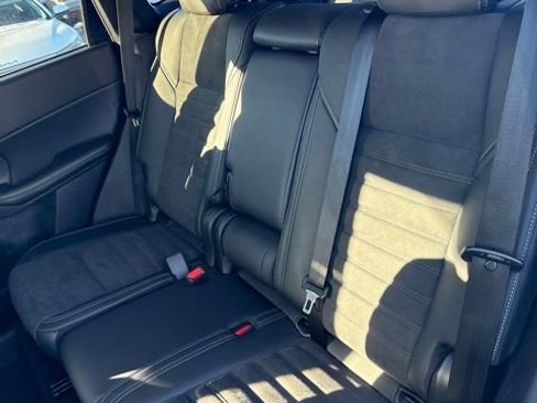 Used 2024 Mitsubishi Outlander SE image 17