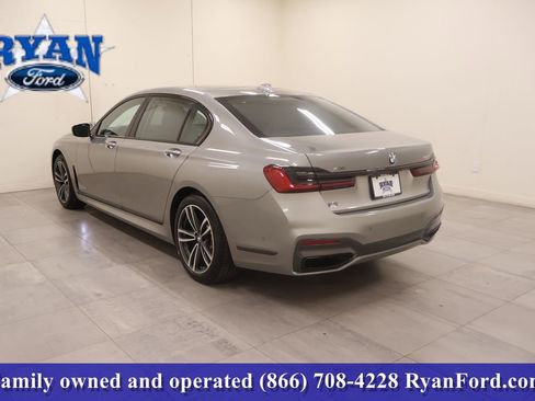 Used 2022 BMW 750i xDrive w/ Executive Package image 3