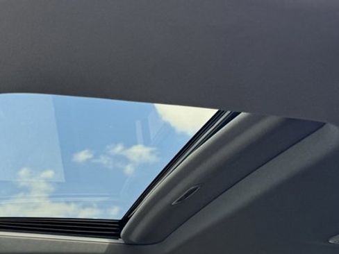 Used 2023 GMC Sierra 1500 Denali w/ Technology Package AWD/4WD image 11