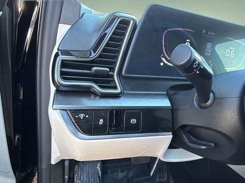 Used 2024 Kia Sportage EX image 21