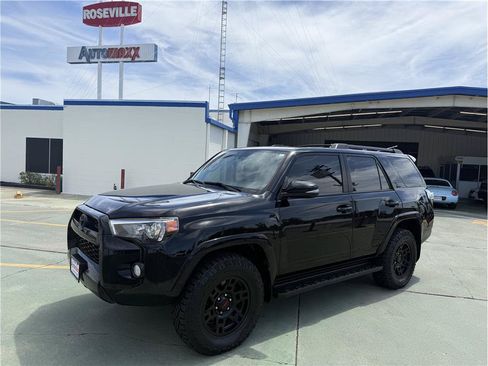 Used 2018 Toyota 4Runner SR5 Premium AWD/4WD image 1