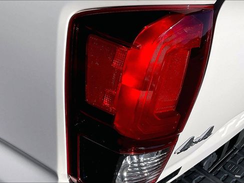 Used 2022 Toyota Tacoma 4x4 Double Cab image 27