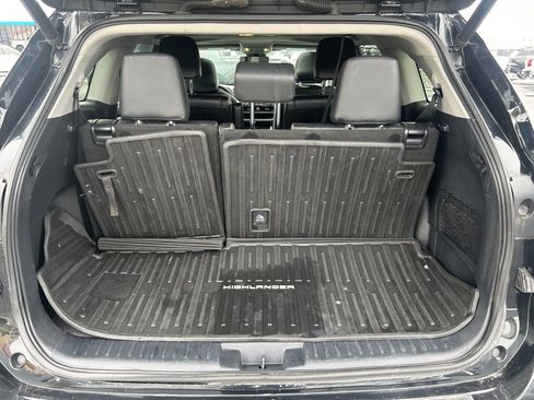 Used 2020 Toyota Highlander XLE image 35