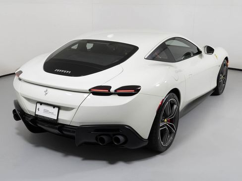 Used 2022 Ferrari Roma image 2