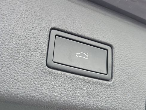 Used 2021 Volkswagen Atlas SE w/ Panoramic Sunroof Package image 8