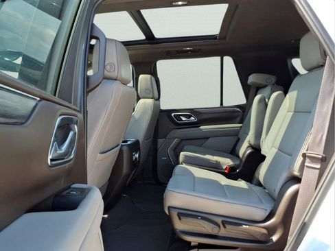 Used 2023 GMC Yukon SLT w/ SLT Luxury Package AWD/4WD image 12
