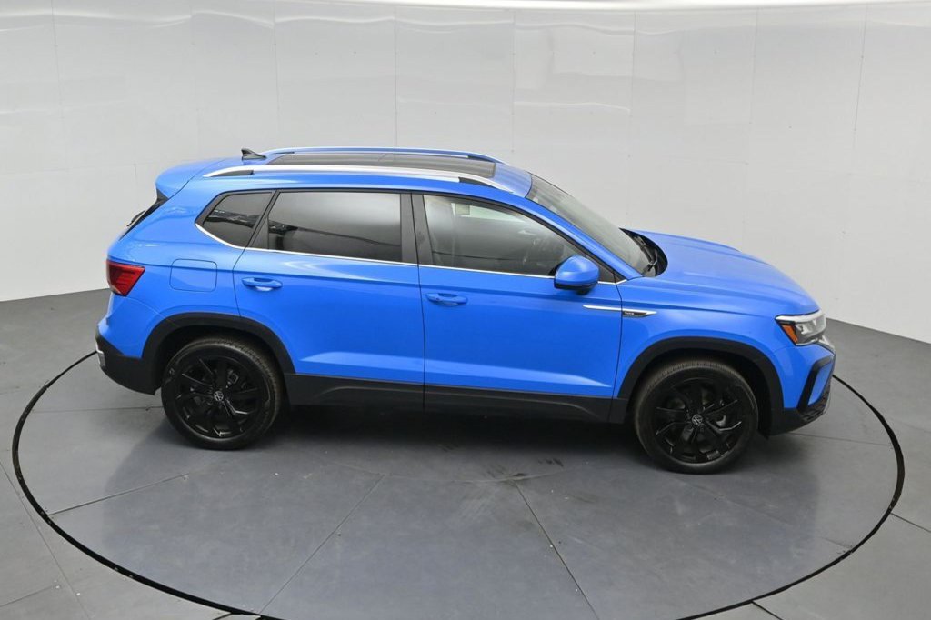 Used 2023 Volkswagen Taos SE w/ Panoramic Sunroof Package FWD image 24