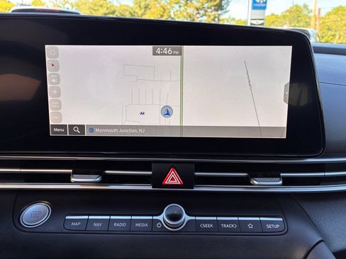 Used 2025 Hyundai Elantra Limited FWD image 28