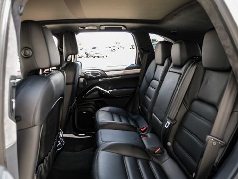 Used 2013 Porsche Cayenne Turbo AWD/4WD image 36